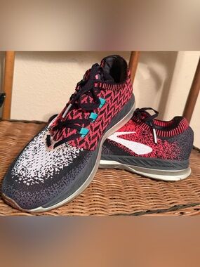 Brooks Bedlam ~ Women’s Running Shoes ~ Size 10.5